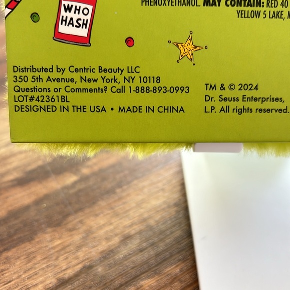 Grinch Eyeshadow Palette - Picture 7 of 9